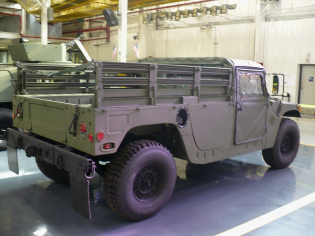 WarWheels.Net- M998 HMMWV Cargo/Troop Carrier Photos
